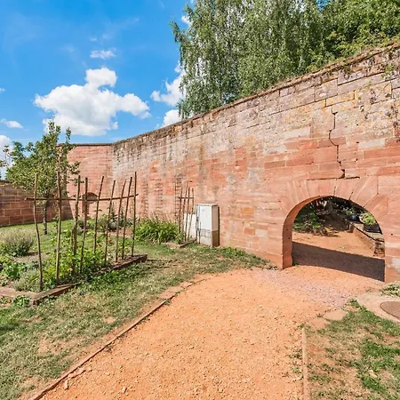 Havre De Paix Au Pied Du Chateau Et Des Remparts La Petite-Pierre