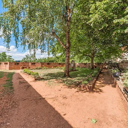 Vakantiehuis Havre De Paix Au Pied Du Chateau Et Des Remparts *