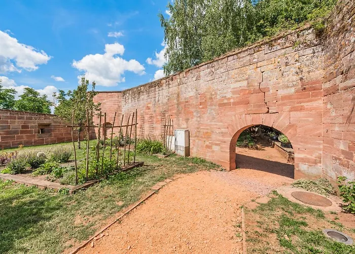 Havre De Paix Au Pied Du Chateau Et Des Remparts La Petite-Pierre