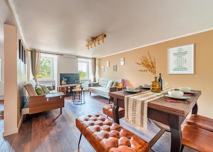 Havre De Paix Au Pied Du Chateau Et Des Remparts